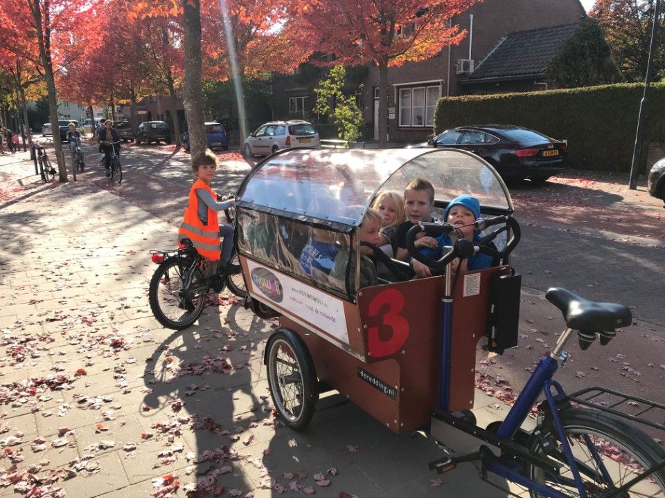  spelende kinderen