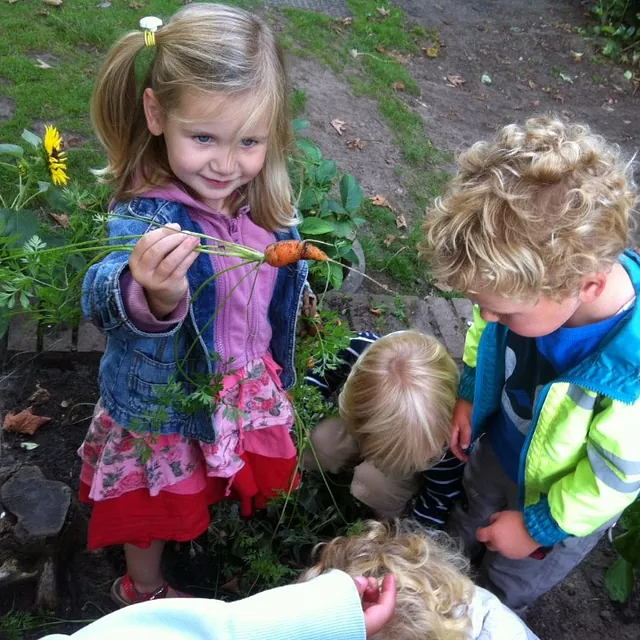  spelende kinderen