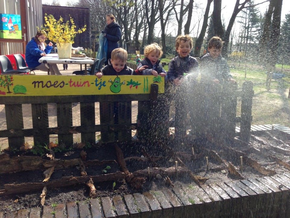  spelende kinderen