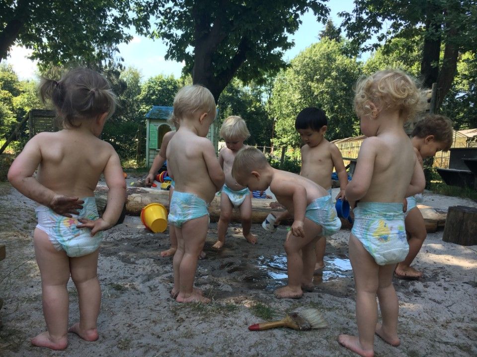  spelende kinderen